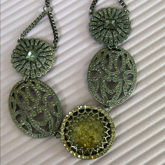 Jewelry - Elegant Silver Statement Necklace